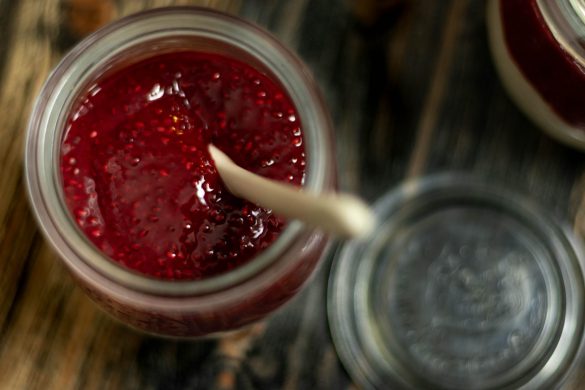 Dinkelgrießbrei mit Himbeer-Chia-Marmelade | fructosearm, laktosefrei, zuckerfrei
